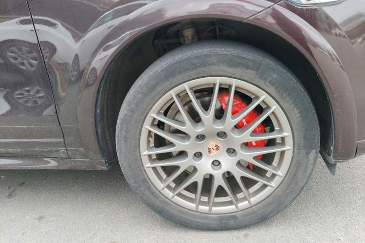 Used Porsche Cayenne 2011 Cayenne S 4.8L Right Front Wheel Hub