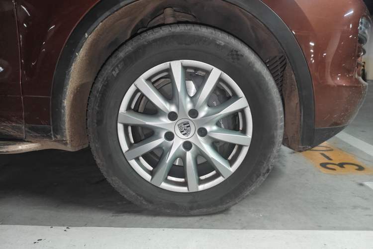 Used Porsche Cayenne 2011 Cayenne 3.0T Right Front Wheel Hub