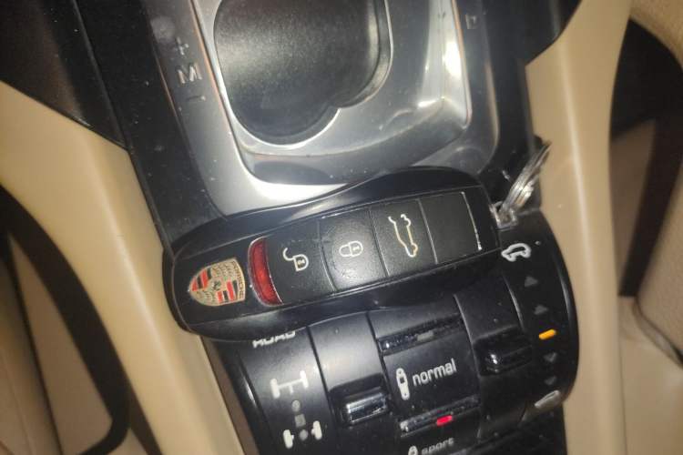 Used Porsche Cayenne 2011 Cayenne 3.0T Vehicle Key