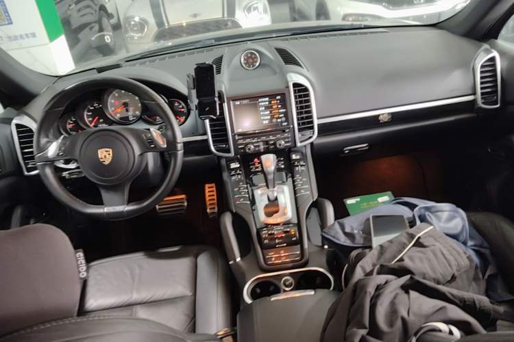 Used Porsche Cayenne 2011 Cayenne S 4.8L Center Console