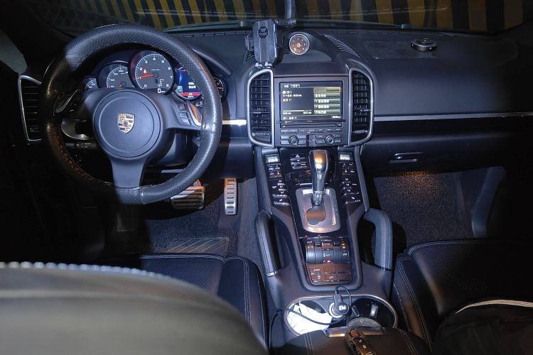 Used Porsche Cayenne 2011 Cayenne 3.0T Center Console