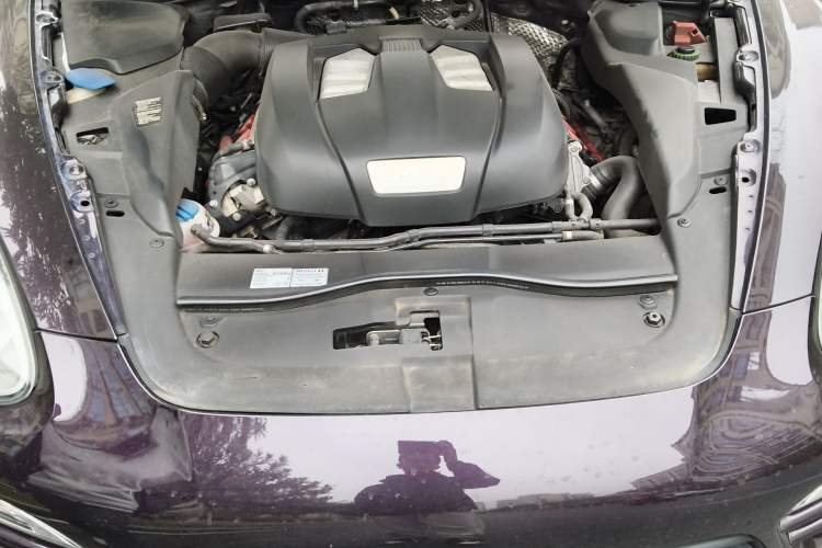 Used Porsche Cayenne 2011 Cayenne 3.0T Engine Bay