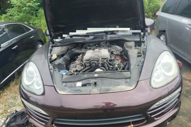 Used Porsche Cayenne 2011 Cayenne 3.0T Engine Bay