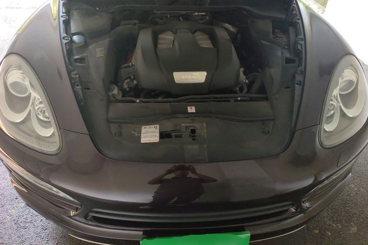 Used Porsche Cayenne 2011 Cayenne 3.0T Engine Bay