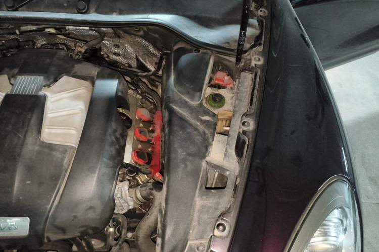 Used Porsche Cayenne 2011 Cayenne 3.0T Engine Bay Left