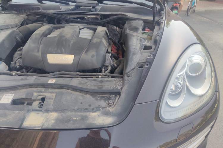 Used Porsche Cayenne 2011 Cayenne 3.0T Engine Bay Left