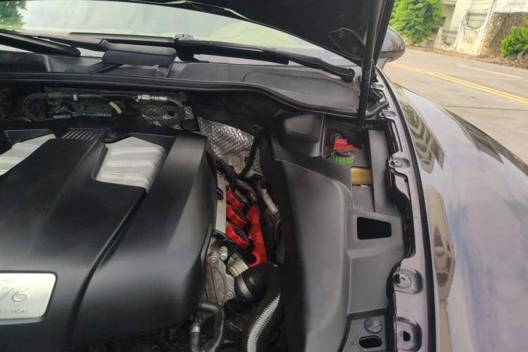 Used Porsche Cayenne 2011 Cayenne 3.0T Engine Bay Left