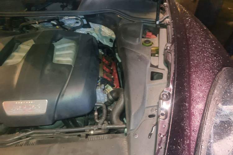 Used Porsche Cayenne 2011 Cayenne 3.0T Engine Bay Left