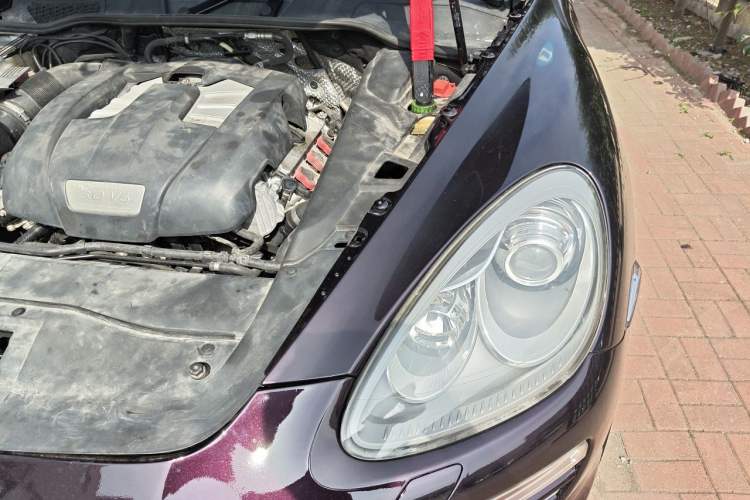 Used Porsche Cayenne 2011 Cayenne 3.0T Engine Bay Left