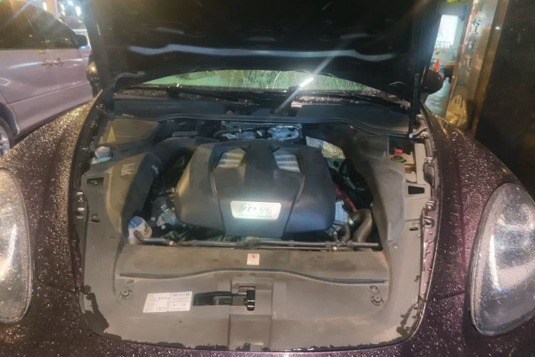 Used Porsche Cayenne 2011 Cayenne 3.0T Engine Bay