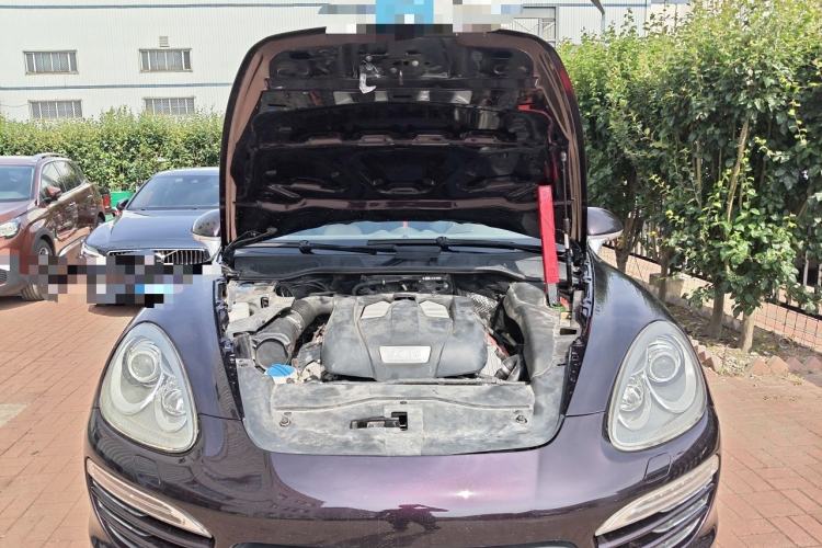 Used Porsche Cayenne 2011 Cayenne 3.0T Engine Bay