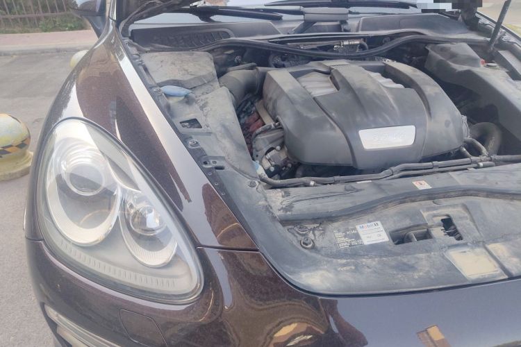 Used Porsche Cayenne 2011 Cayenne 3.0T Engine Bay Right