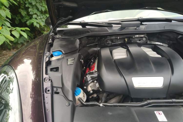 Used Porsche Cayenne 2011 Cayenne 3.0T Engine Bay Right