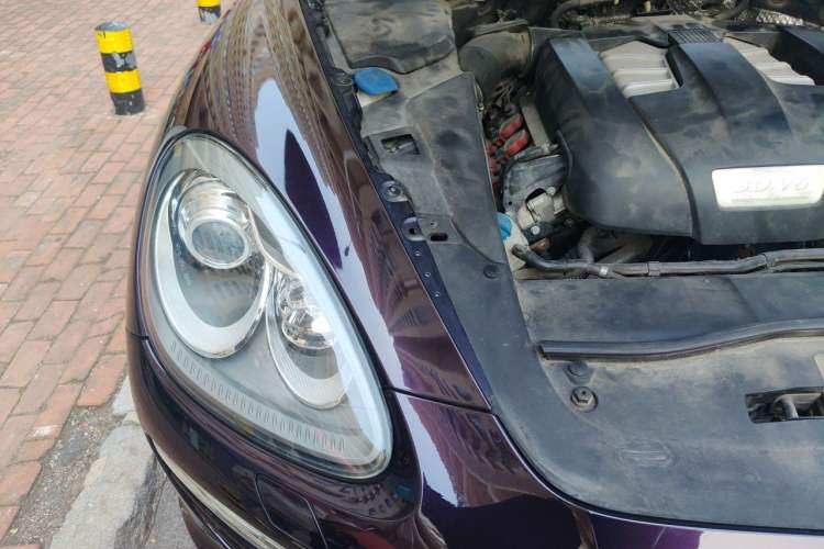 Used Porsche Cayenne 2011 Cayenne 3.0T Engine Bay Right