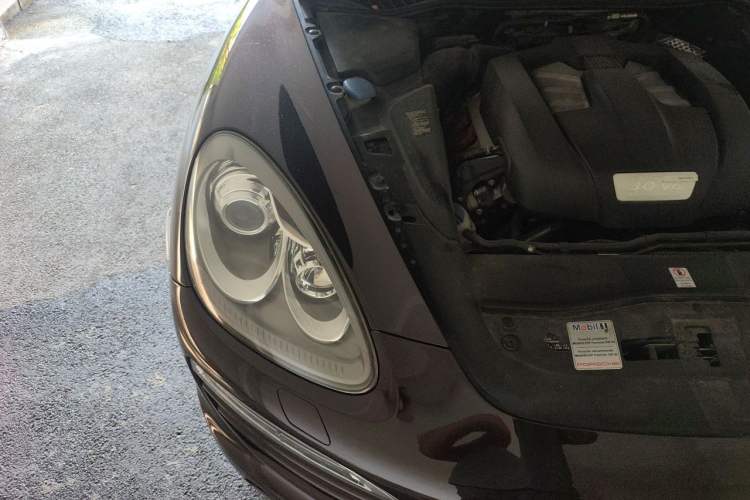 Used Porsche Cayenne 2011 Cayenne 3.0T Engine Bay Right
