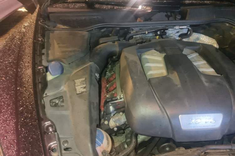 Used Porsche Cayenne 2011 Cayenne 3.0T Engine Bay Right