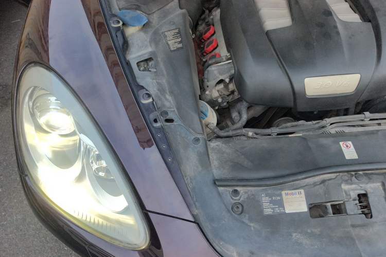Used Porsche Cayenne 2011 Cayenne 3.0T Engine Bay Right