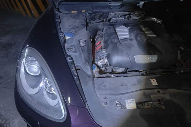 Used Porsche Cayenne 2011 Cayenne 3.0T Engine Bay Right