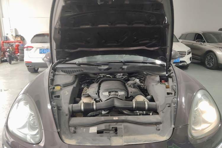 Used Porsche Cayenne 2011 Cayenne S 4.8L Engine Bay