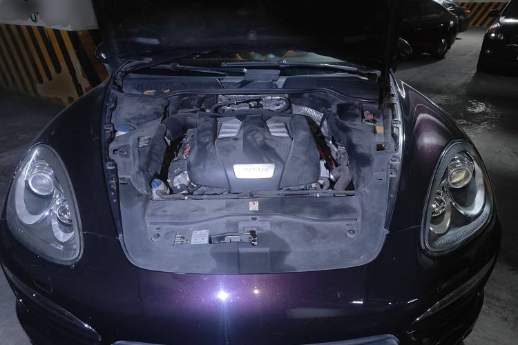 Used Porsche Cayenne 2011 Cayenne 3.0T Engine Bay