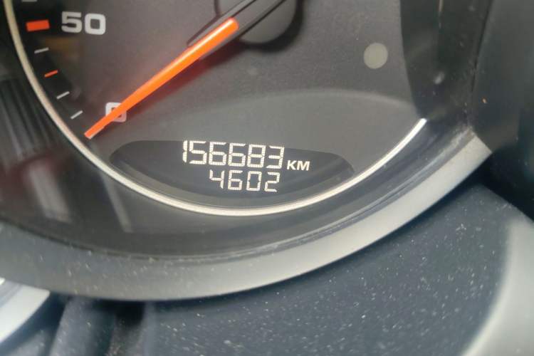 Used Porsche Cayenne 2011 Cayenne 3.0T Odometer Close Up