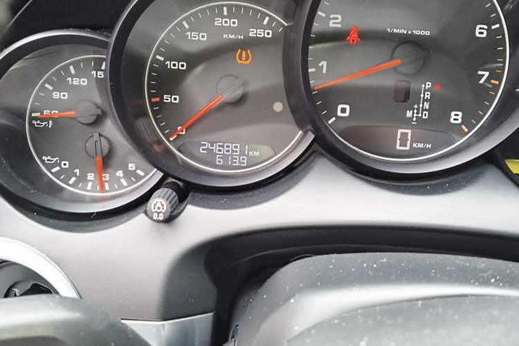 Used Porsche Cayenne 2011 Cayenne 3.0T Odometer Close Up