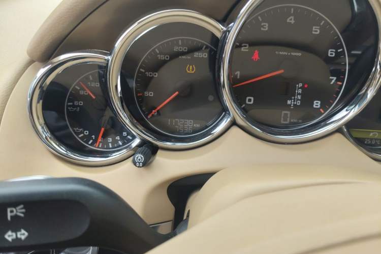 Used Porsche Cayenne 2011 Cayenne 3.0T Odometer Close Up