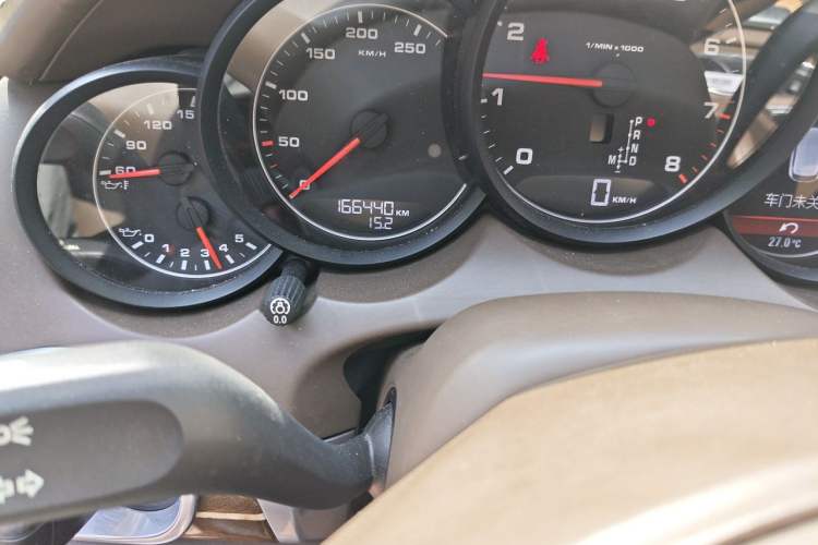 Used Porsche Cayenne 2011 Cayenne 3.0T Odometer Close Up