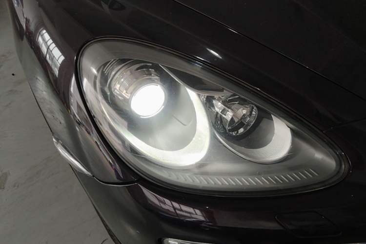 Used Porsche Cayenne 2011 Cayenne S 4.8L Right Front Headlight