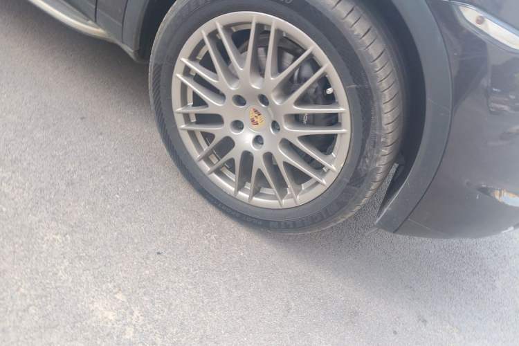 Used Porsche Cayenne 2011 Cayenne 3.0T Right Front Wheel Hub