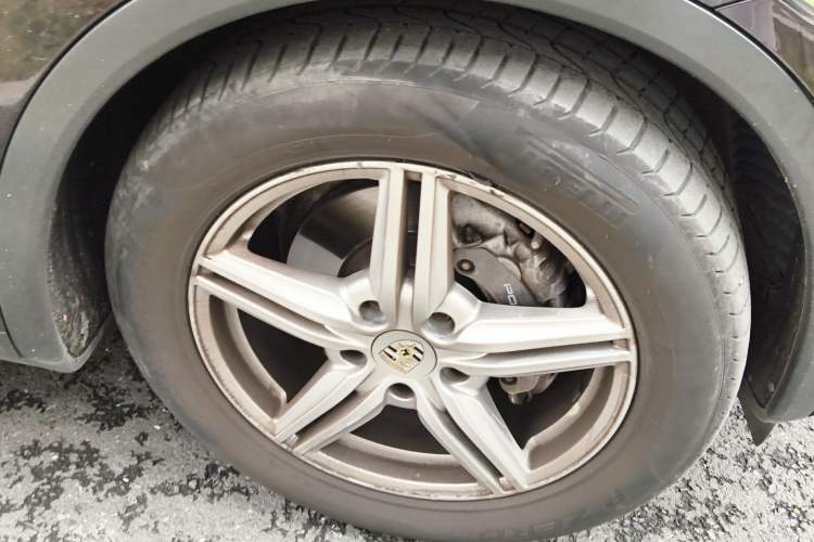 Used Porsche Cayenne 2011 Cayenne 3.0T Right Front Wheel Hub