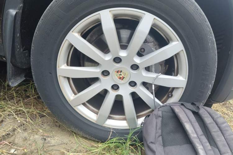 Used Porsche Cayenne 2011 Cayenne 3.0T Right Front Wheel Hub
