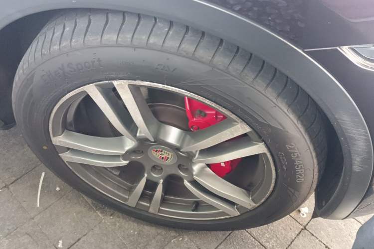 Used Porsche Cayenne 2011 Cayenne S 4.8L Right Front Wheel Hub