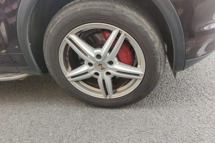 Used Porsche Cayenne 2011 Cayenne 3.0T Right Front Wheel Hub