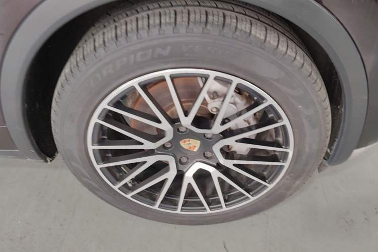 Used Porsche Cayenne 2011 Cayenne S 4.8L Right Front Wheel Hub