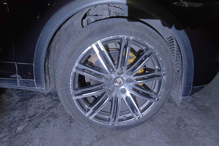 Used Porsche Cayenne 2011 Cayenne 3.0T Right Front Wheel Hub