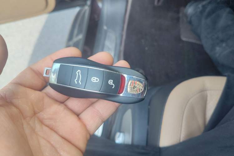 Used Porsche Cayenne 2011 Cayenne 3.0T Vehicle Key