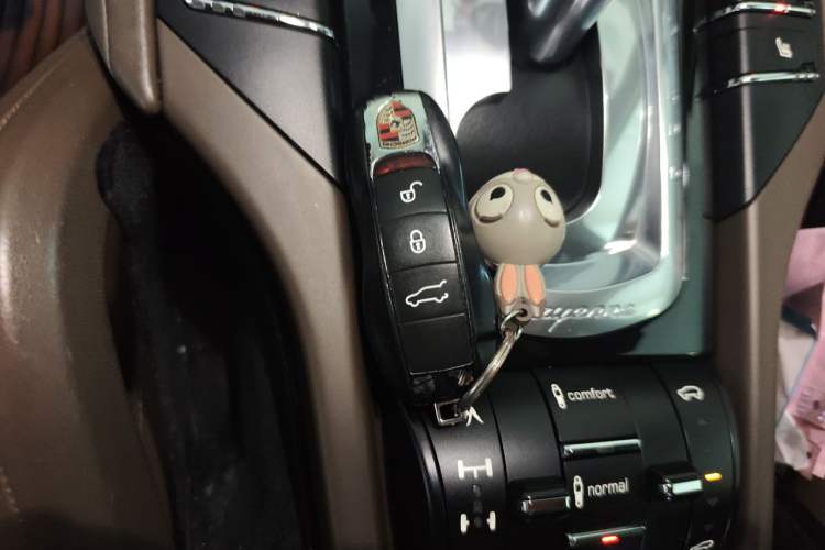 Used Porsche Cayenne 2011 Cayenne 3.0T Vehicle Key