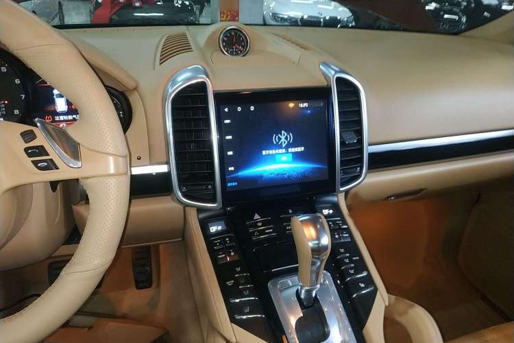 Used Porsche Cayenne 2011 3.6L automatic transmission U.S. specification Center Console