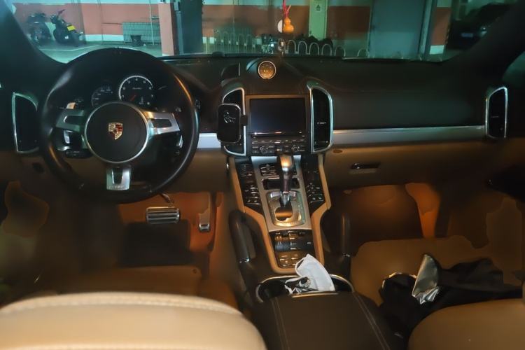 Used Porsche Cayenne 2011 Cayenne Turbo 4.8T Center Console
