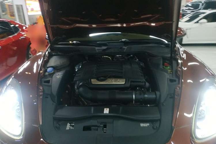 Used Porsche Cayenne 2011 3.6L automatic transmission U.S. specification Engine Bay