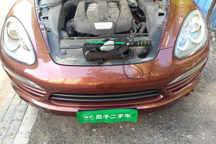 Used Porsche Cayenne 2011 Cayenne 3.0T Engine Bay