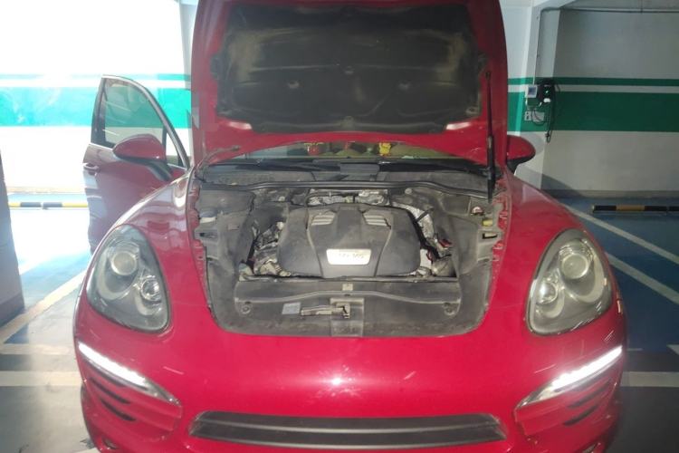 Used Porsche Cayenne 2011 Cayenne 3.0T Engine Bay