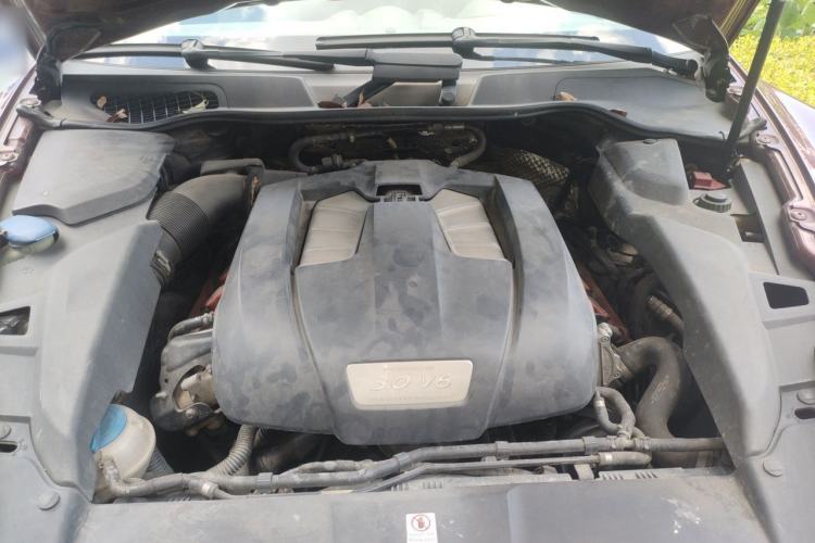 Used Porsche Cayenne 2011 Cayenne 3.0T Engine Bay