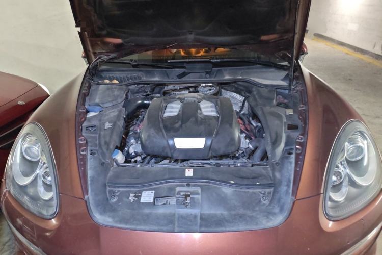 Used Porsche Cayenne 2011 Cayenne 3.0T Engine Bay