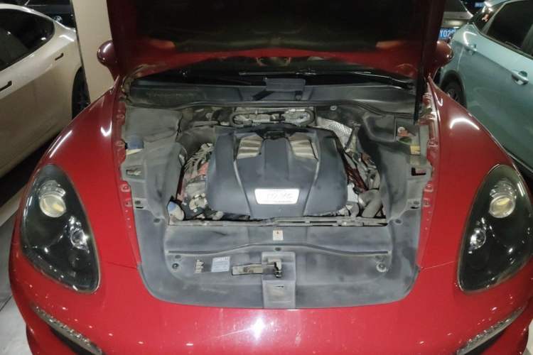 Used Porsche Cayenne 2011 Cayenne 3.0T Engine Bay