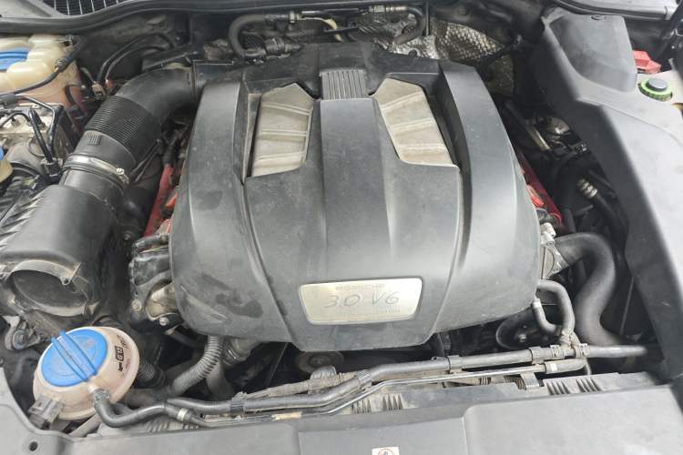 Used Porsche Cayenne 2011 Cayenne 3.0T Engine Bay