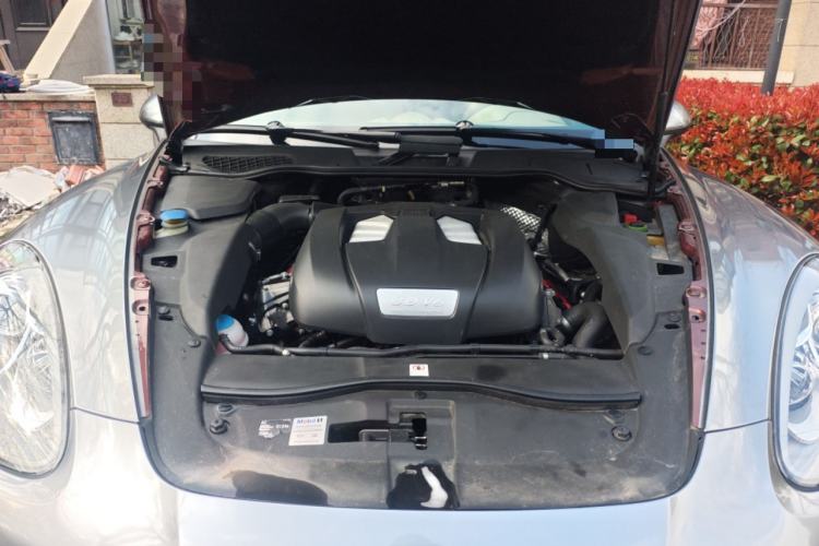 Used Porsche Cayenne 2011 Cayenne 3.0T Engine Bay