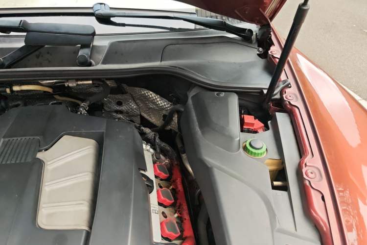 Used Porsche Cayenne 2011 Cayenne 3.0T Engine Bay Left