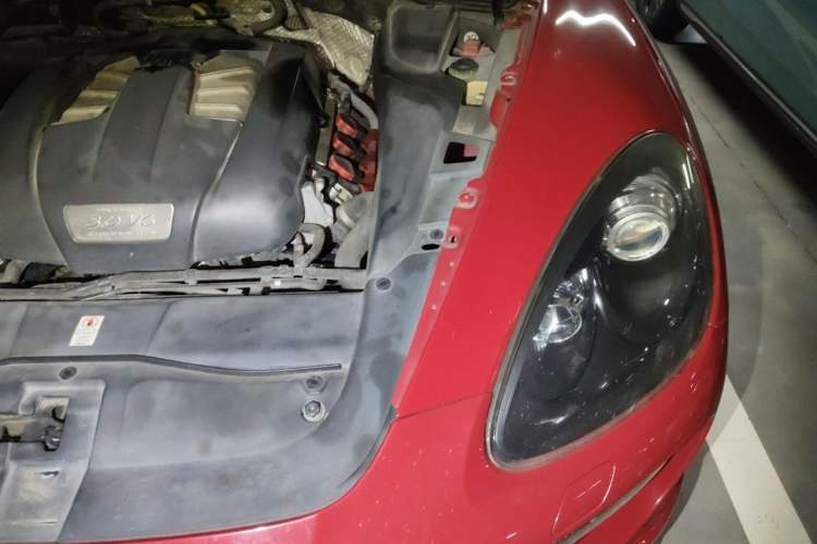 Used Porsche Cayenne 2011 Cayenne 3.0T Engine Bay Left